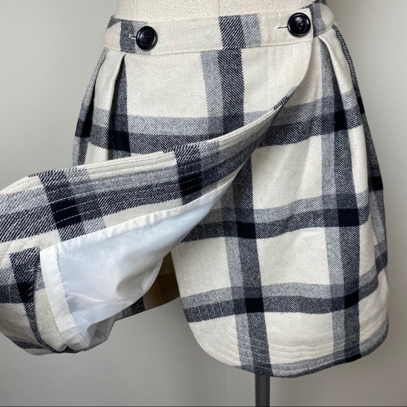 Lands’ End Plaid Wool Wrap Skirt - Picture 3 of 8
